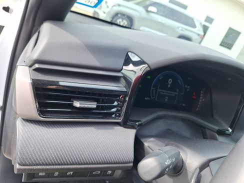 Used 2025 Toyota Camry SE w/ Convenience Package image 18