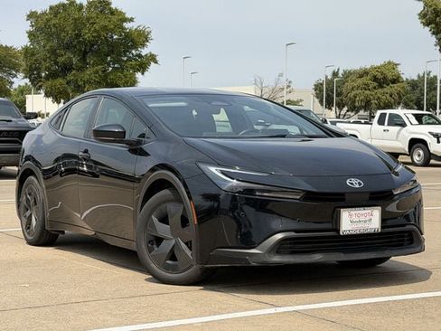 Used 2024 Toyota Prius LE FWD image 2