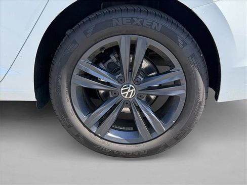 Used 2023 Volkswagen Jetta SE FWD image 9