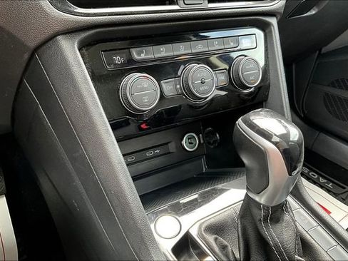 Used 2022 Volkswagen Taos SEL image 23