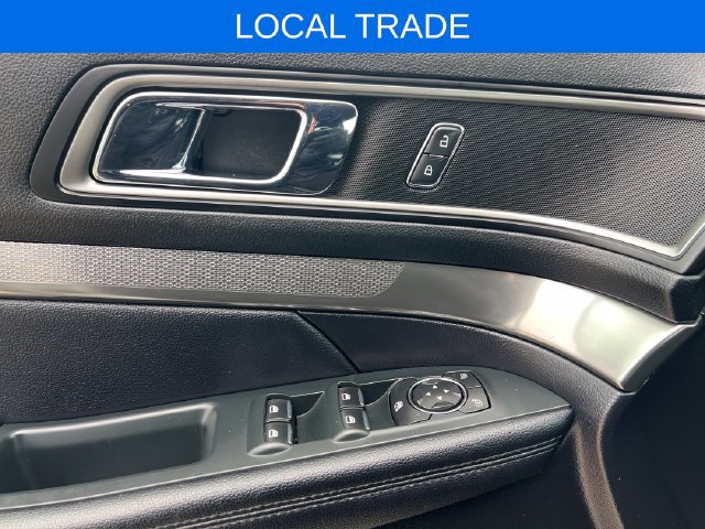 Used 2018 Ford Explorer XLT w/ Equipment Group 202A AWD/4WD image 30