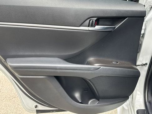 Used 2024 Toyota Camry SE image 21