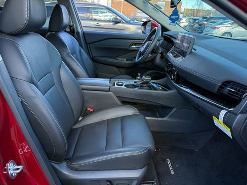 Certified 2024 Nissan Rogue SL image 9