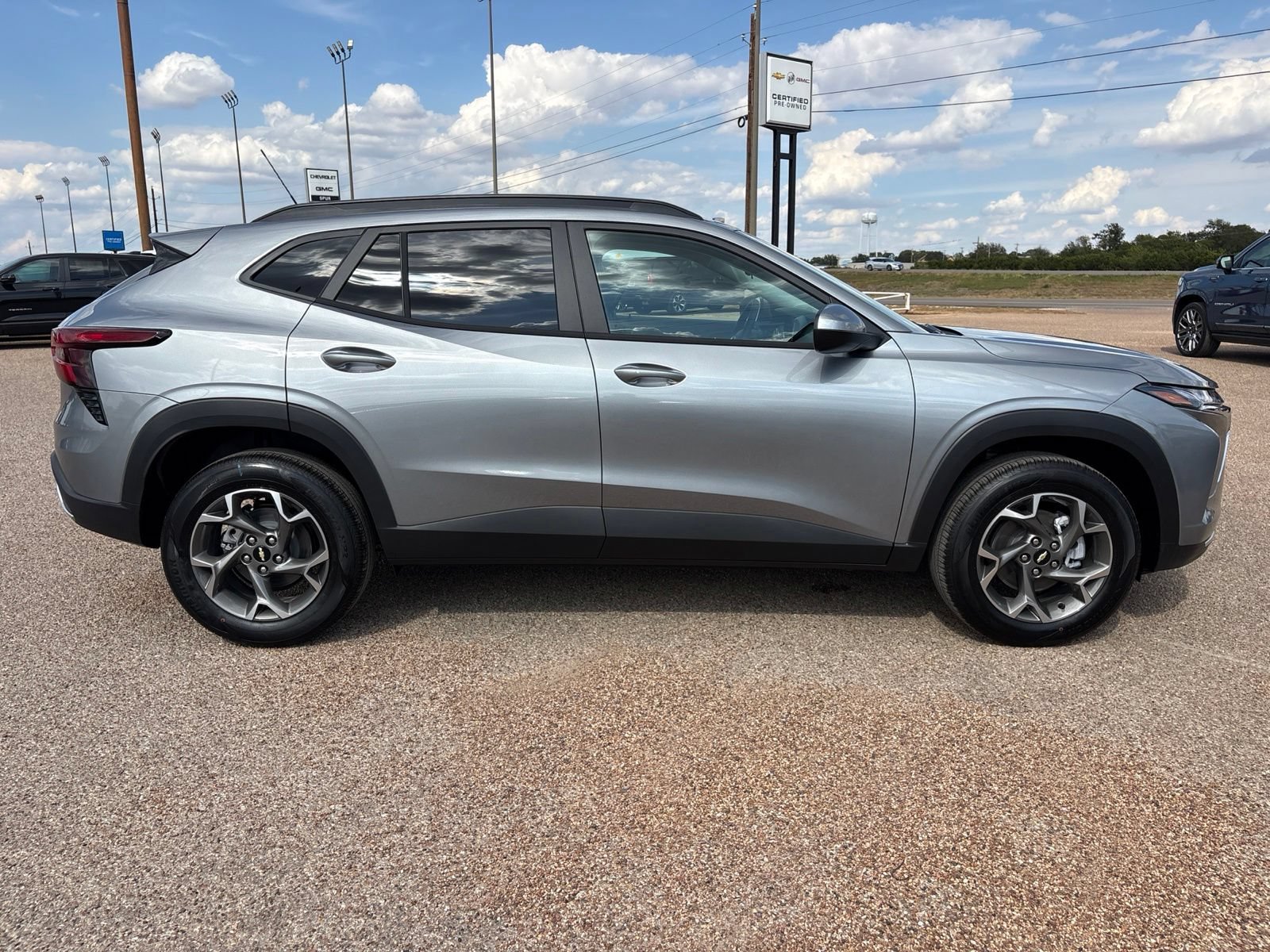 New 2026 Chevrolet Trax LT w/ LT Convenience Package FWD image 7