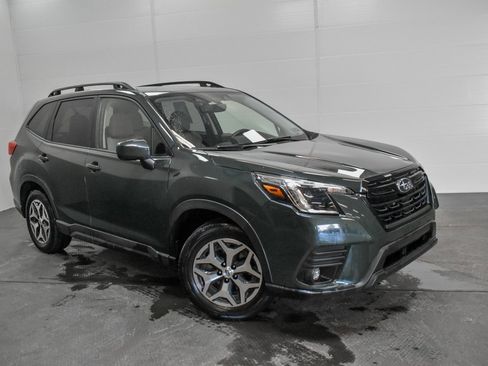 Used 2024 Subaru Forester Premium image 1