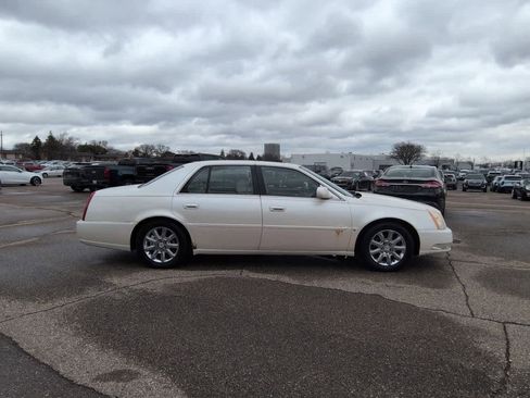 Used 2008 Cadillac DTS w/ Sun And Sound Package image 7