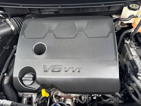 Used 2023 Chevrolet Traverse LT AWD/4WD image 41