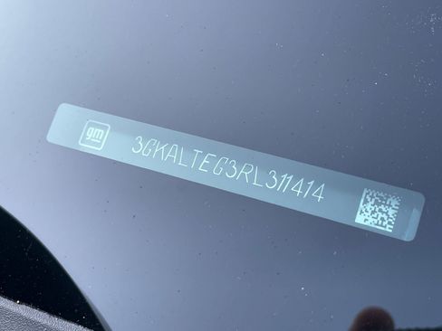 Used 2024 GMC Terrain SLE image 28