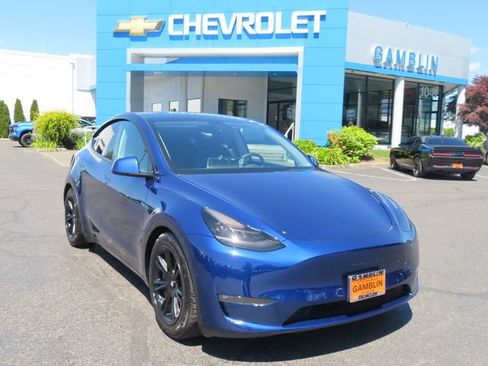 Used 2022 Tesla Model Y Long Range AWD/4WD image 1