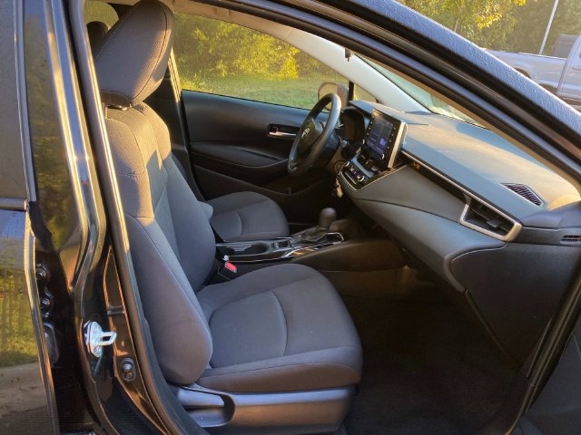 Used 2021 Toyota Corolla LE FWD image 34