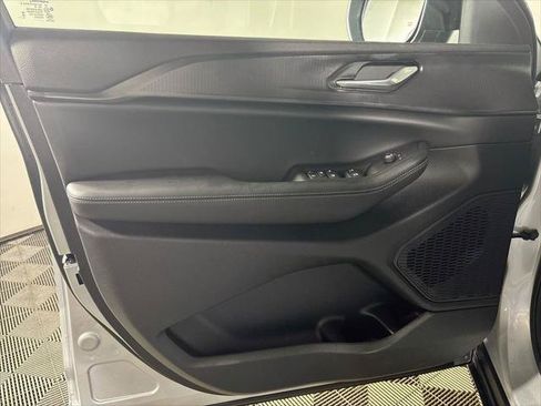 Certified 2025 Jeep Grand Cherokee Laredo w/ MOPAR Finishing Package AWD/4WD image 11
