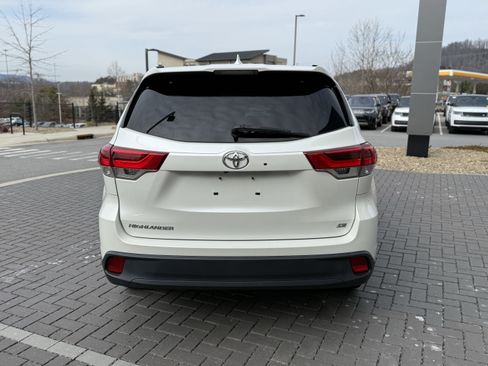 Used 2017 Toyota Highlander SE image 6