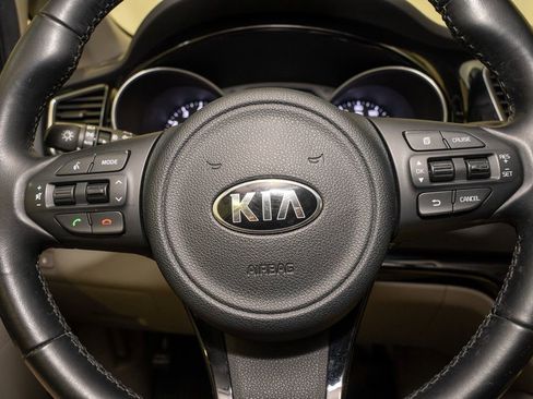 Used 2015 Kia Sedona SX image 20