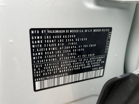 Used 2025 Volkswagen Taos SE image 29