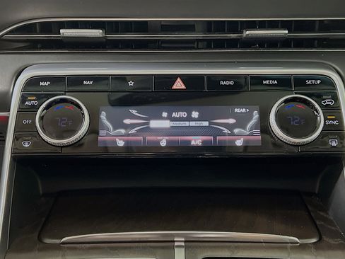 Used 2024 Genesis GV80 2.5T image 26