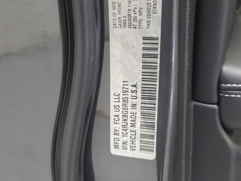Certified 2024 Jeep Grand Cherokee L Limited w/ Trailer Tow Package AWD/4WD image 33