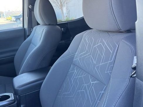 Used 2018 Toyota Tacoma TRD Off-Road image 11