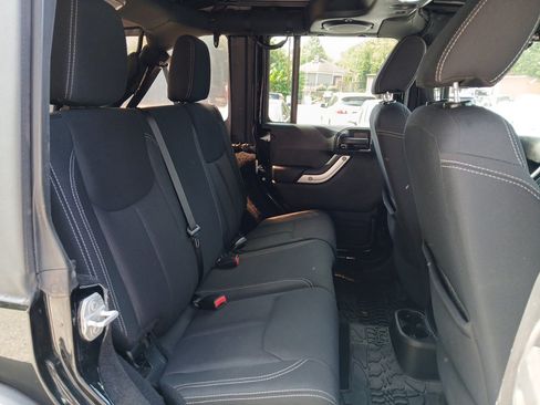 Used 2014 Jeep Wrangler Unlimited Rubicon image 13