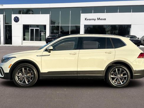Used 2022 Volkswagen Tiguan SE w/ Panoramic Sunroof Package image 7