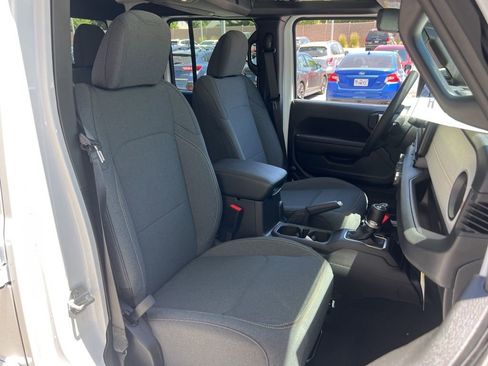 New 2025 Jeep Gladiator Sport AWD/4WD image 21