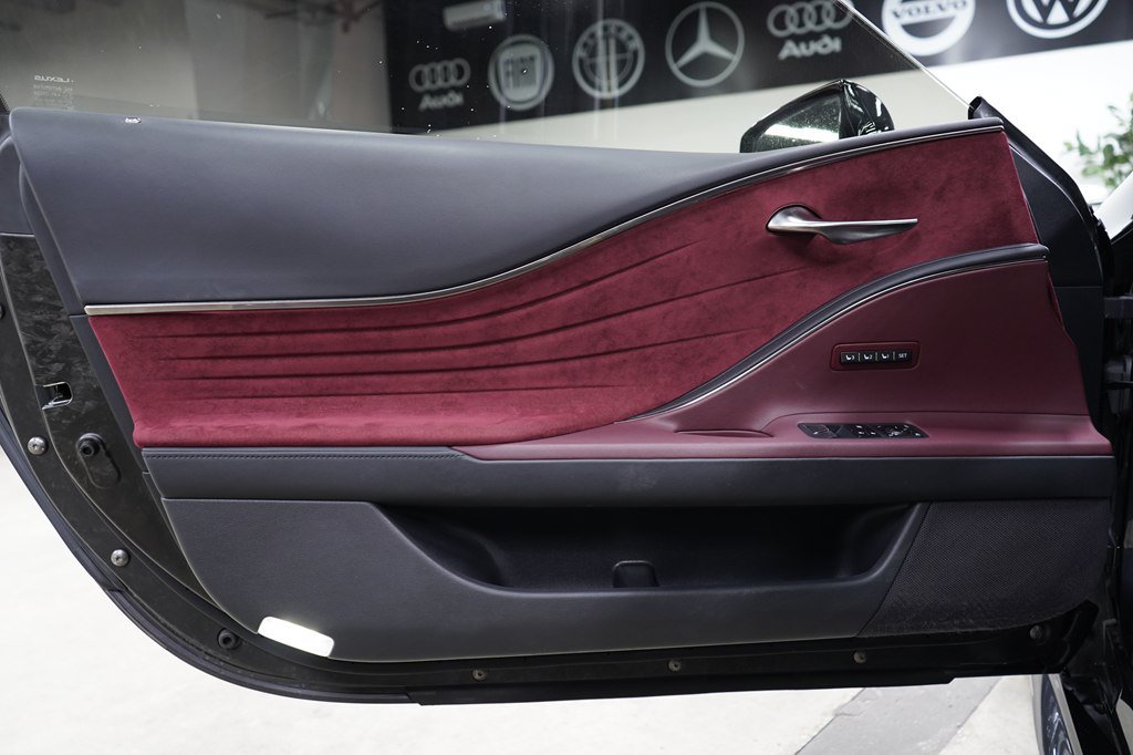 Used 2018 Lexus LC 500 Coupe w/ Touring Package RWD image 9