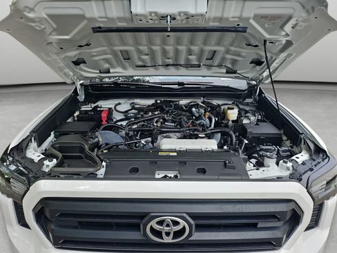 Used 2024 Toyota Tacoma SR5 AWD/4WD image 32