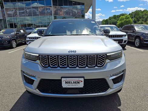 Used 2024 Jeep Grand Cherokee Summit AWD/4WD image 3