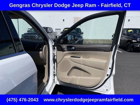 Used 2019 Jeep Grand Cherokee Overland AWD/4WD image 9