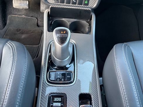 Used 2021 Mitsubishi Outlander 4WD Plug-In Hybrid image 27