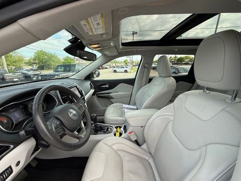 Used 2021 Jeep Cherokee Limited image 12