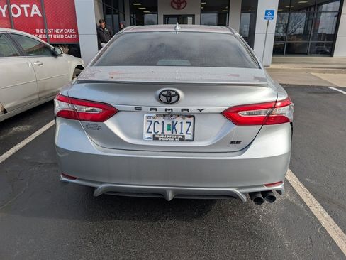 Used 2019 Toyota Camry SE image 5