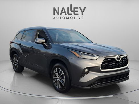 Certified 2024 Toyota Highlander XLE image 8