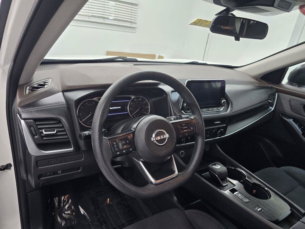 Used 2023 Nissan Rogue S FWD image 9