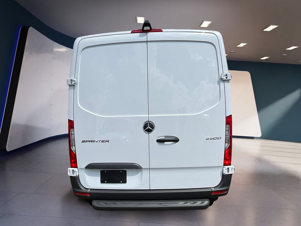 Used 2025 Mercedes-Benz Sprinter 2500 image 3