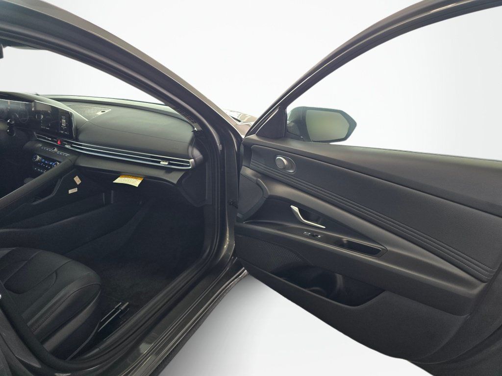 New 2026 Hyundai Elantra Limited FWD image 39