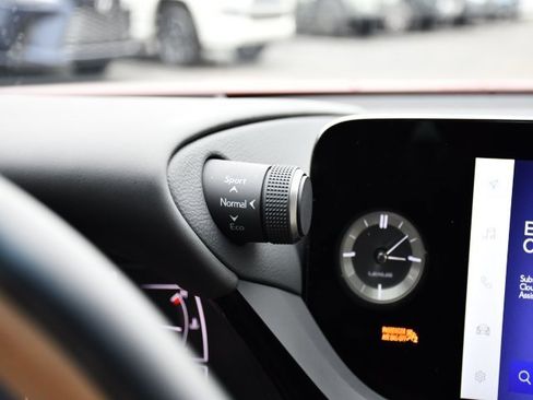 Used 2025 Lexus ES 300h Ultra Luxury image 15