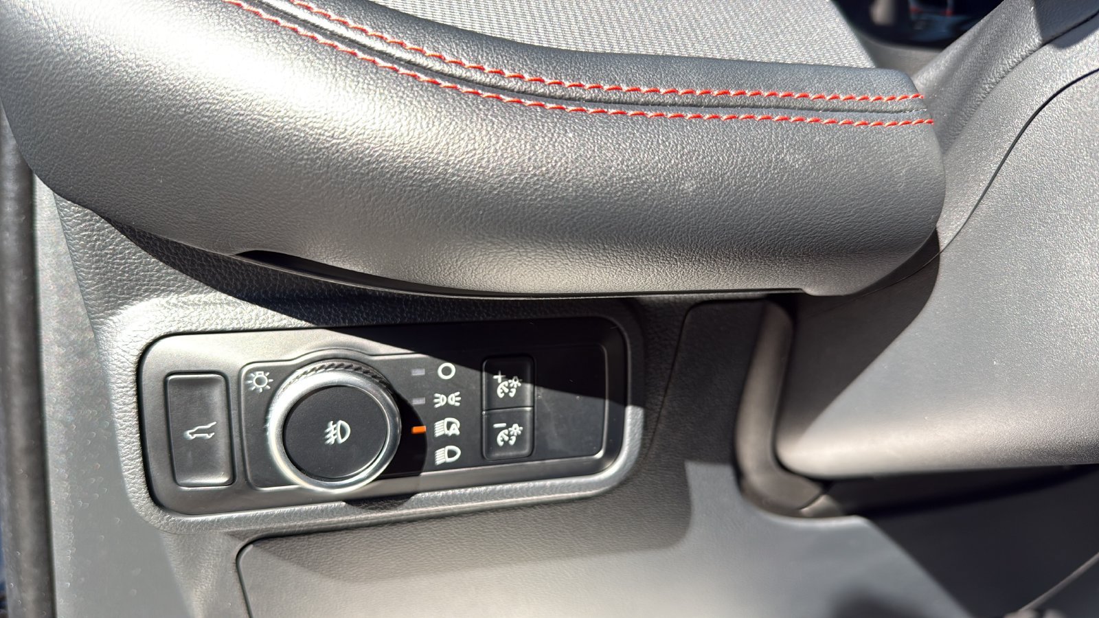 Used 2025 Ford Explorer ST-Line w/ Premium Package RWD image 17