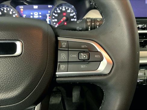 Used 2025 Jeep Compass Limited image 19