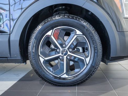 Used 2024 Kia Niro LX FWD image 12