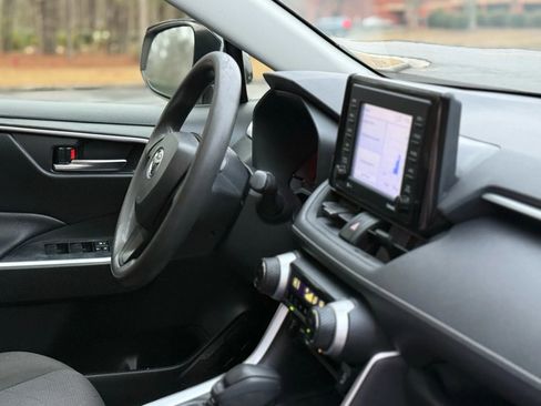 Used 2020 Toyota RAV4 XLE image 19