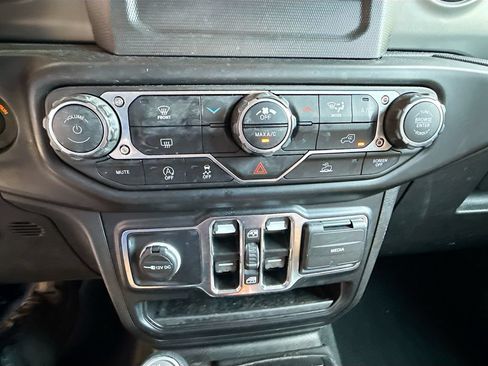 Used 2022 Jeep Wrangler Unlimited Sport AWD/4WD image 15