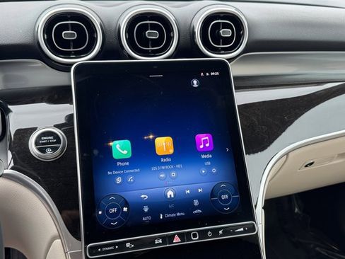 Used 2025 Mercedes-Benz GLC 300 image 21