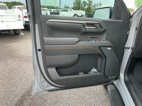 Used 2024 GMC Sierra 1500 AT4 w/ Technology Package AWD/4WD image 10