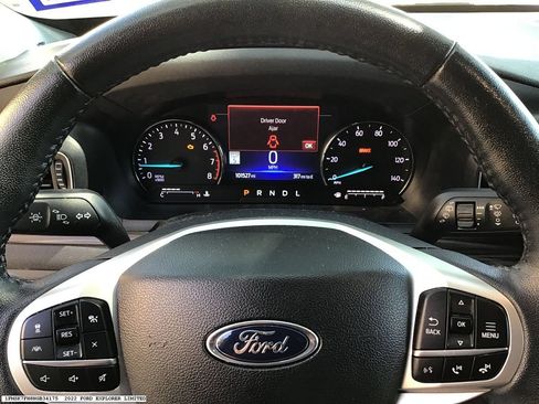 Used 2022 Ford Explorer Limited w/ Equipment Group 301A RWD image 8