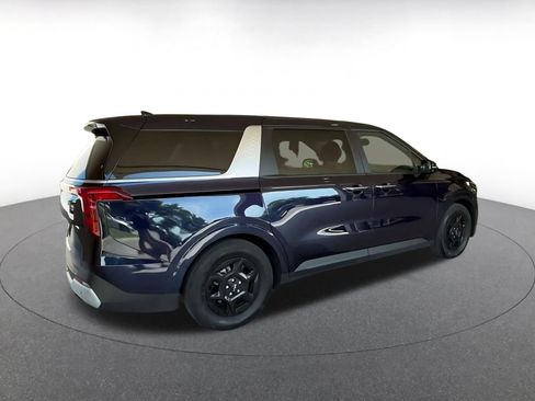 Used 2026 Kia Carnival FWD image 11