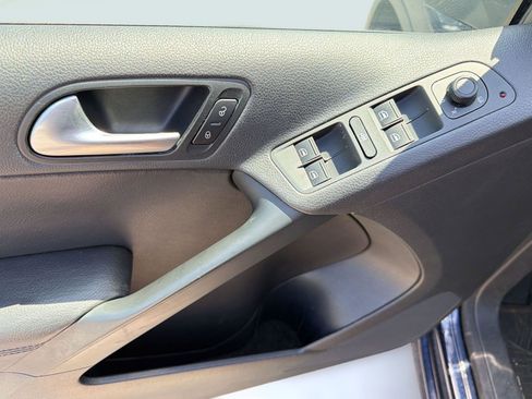 Used 2016 Volkswagen Tiguan S image 13
