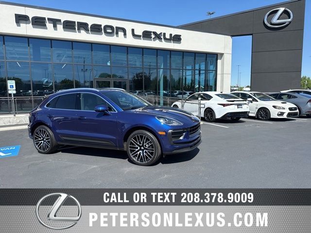 Used 2022 Porsche Macan AWD/4WD image 1
