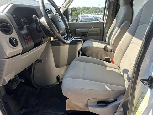Used 2016 Ford E-350 and Econoline 350 Super Duty w/ Power Windows & Locks Group image 17