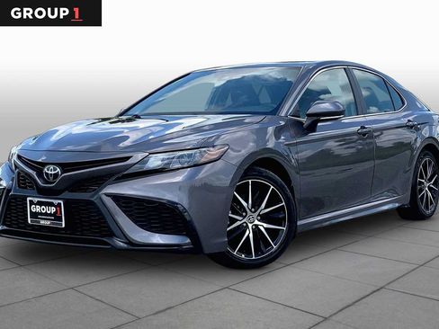 Used 2024 Toyota Camry SE w/ Cold Weather Package FWD image 1