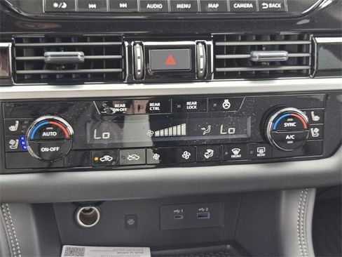 New 2025 Nissan Pathfinder Platinum w/ Black Appearance Package image 20